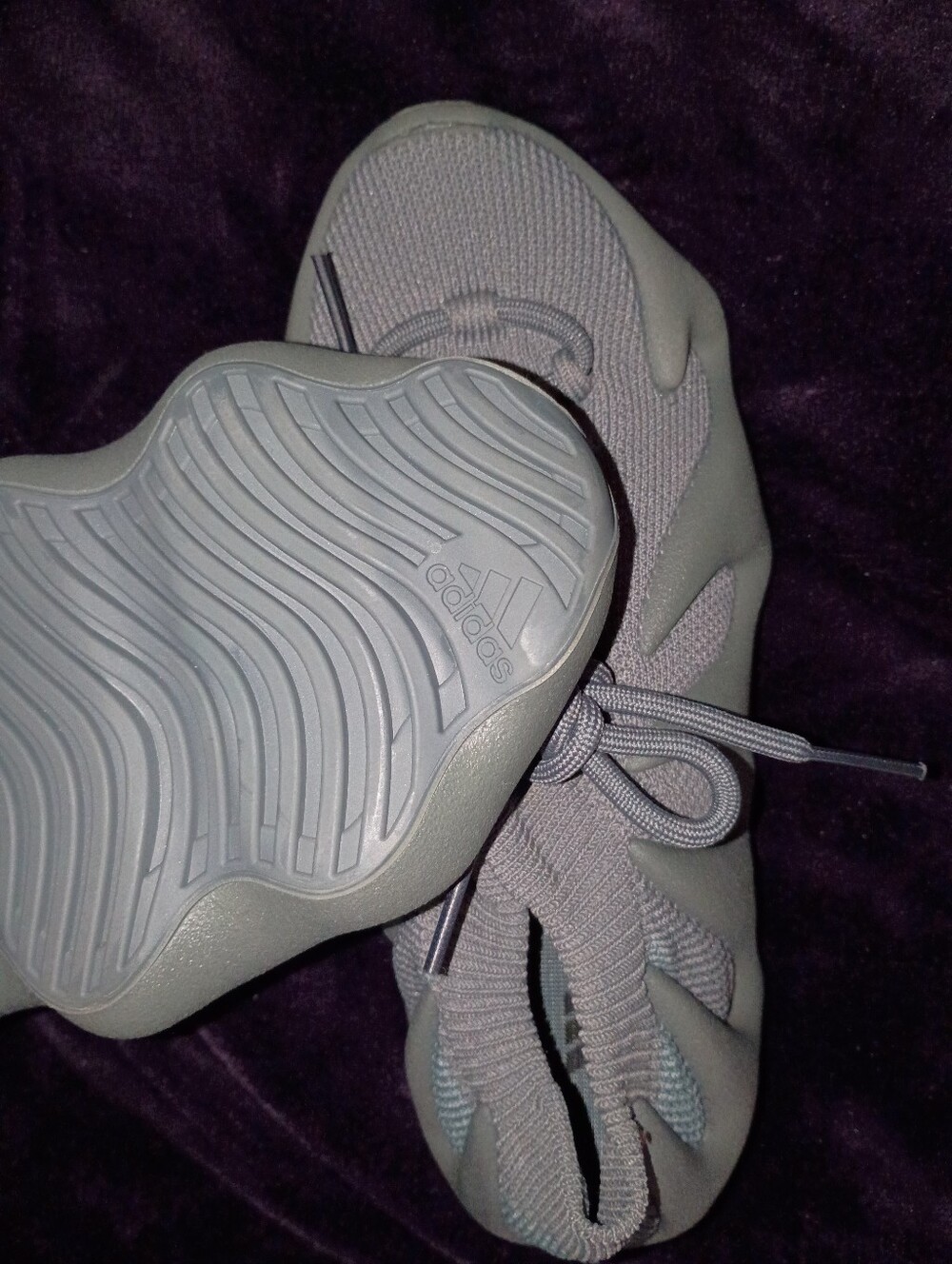 Yeezy - Picture 2 of 3